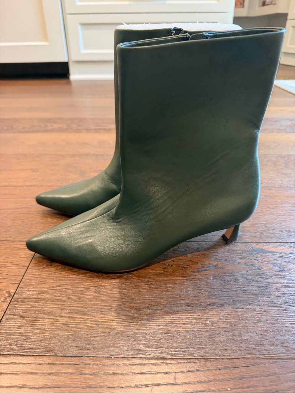 Jennifer Sumko Antonio Melani green leather kitten heel boots 8
